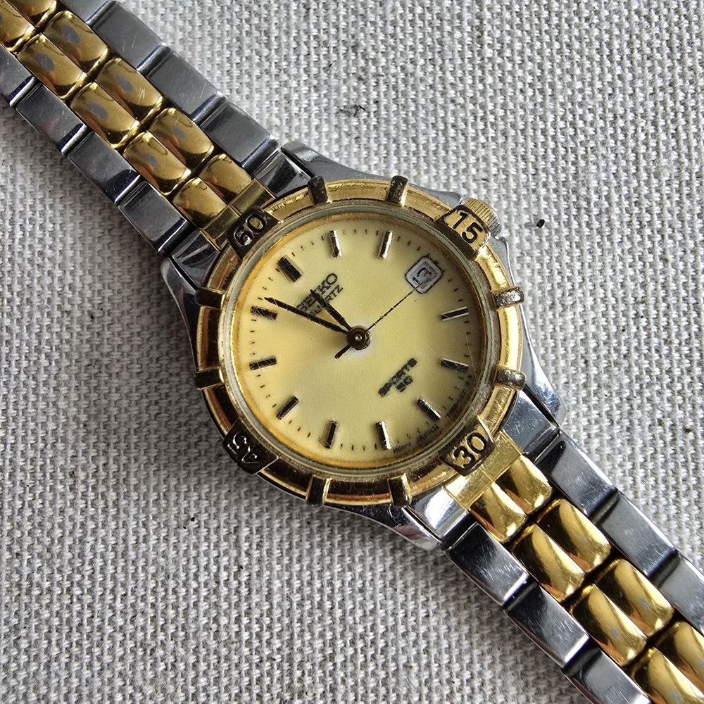 Seiko Quartz Watch 5D1151 7N82-0261 Two-Tone Gold/Silver – For Parts/Repair